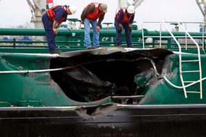 Tanker Pins Mississippi Oil Spill