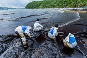 BP Containing Oil Spill