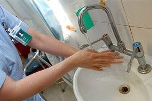 hospital_staff_urged_to_wash_hands