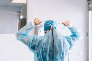 Cardinal health recalls surgical gowns citing quality issues