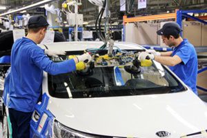 Auto manufactures accused of delaying auto recalls