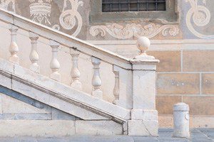 Marble handrail falls on 8-year-old girl and tragically kills her